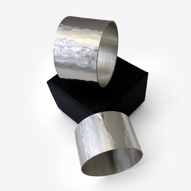 Elegant round napkin or serviette rings